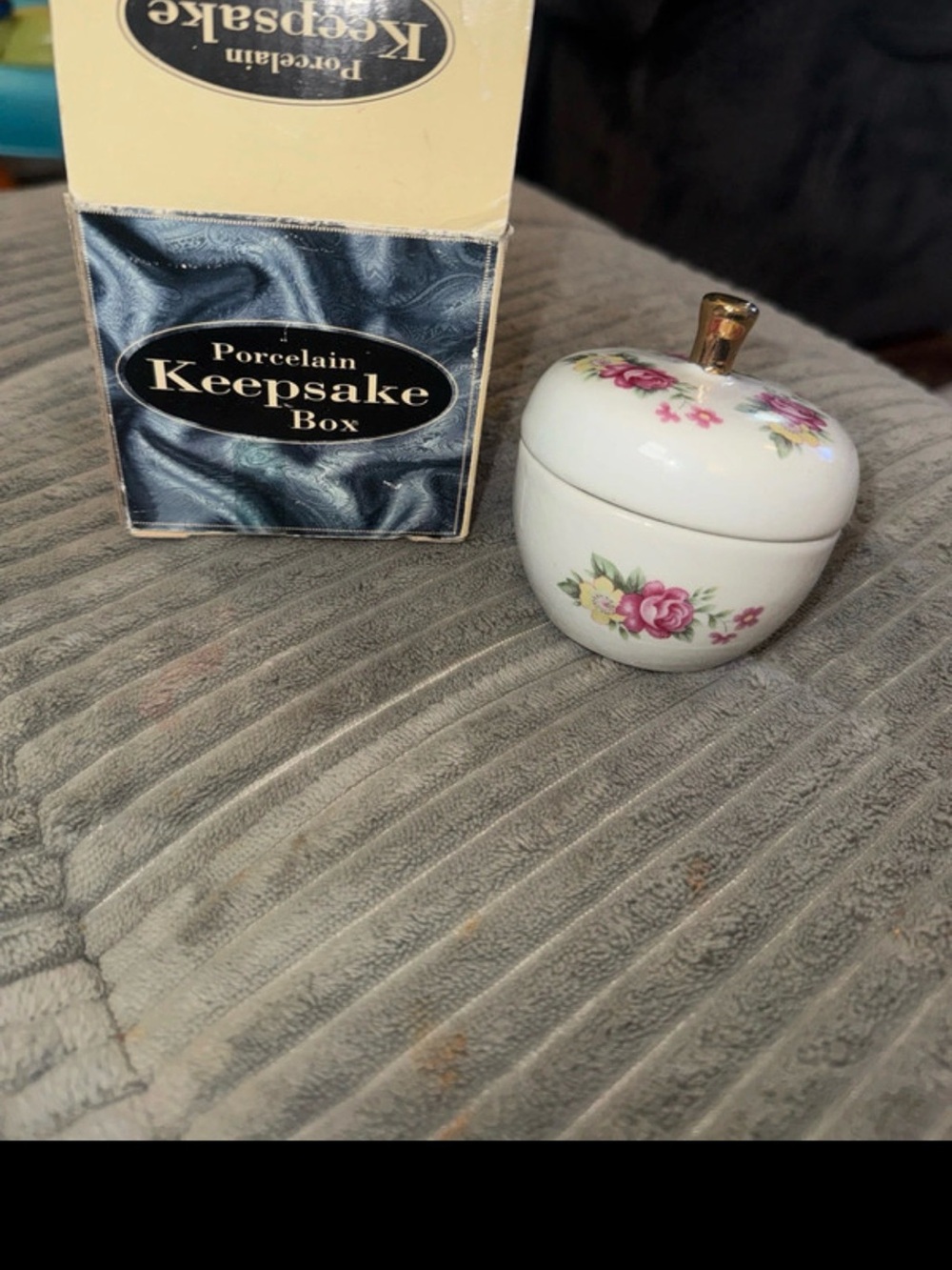 Porcelain Keepsake Box Apple-Shaped Jewelry Box with Pink Floral Accents